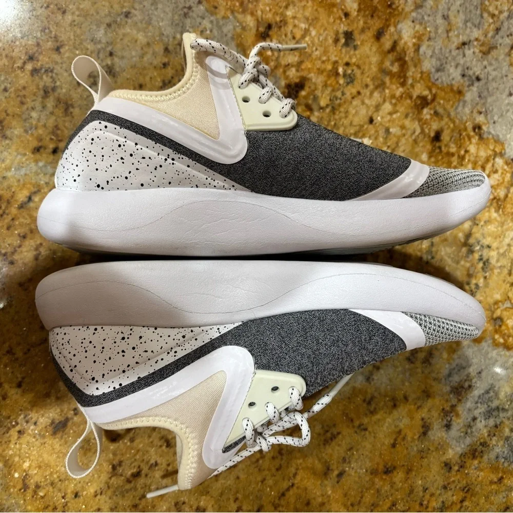 Nike lunarcharge size 6